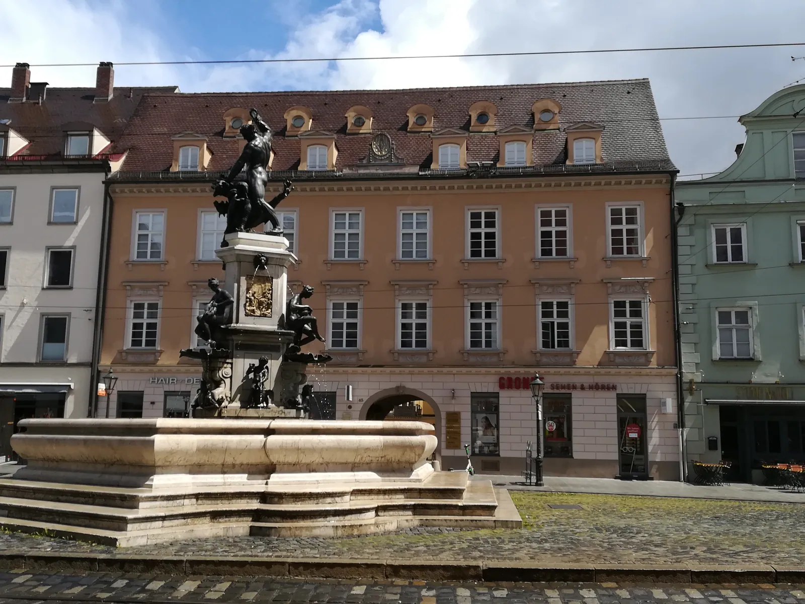 GRONDE Meilenstein 2000–2001 – GRONDE kommt ins Herz von Augsburg