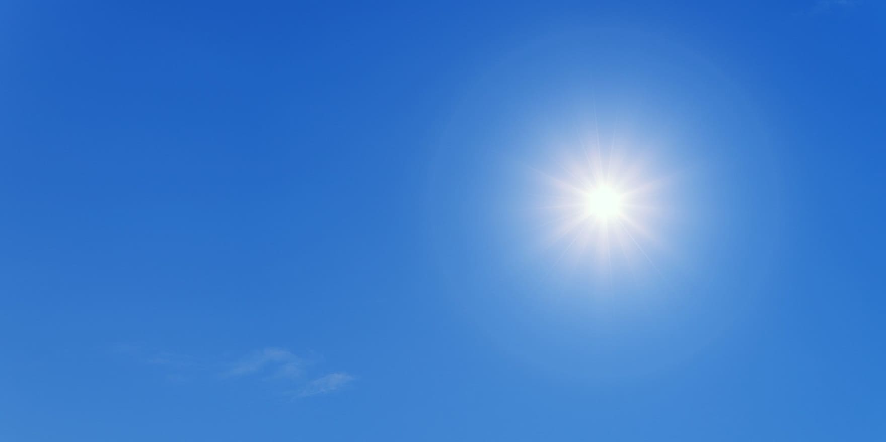Brille mit violettem UV-Licht auf der Glasoberfläche