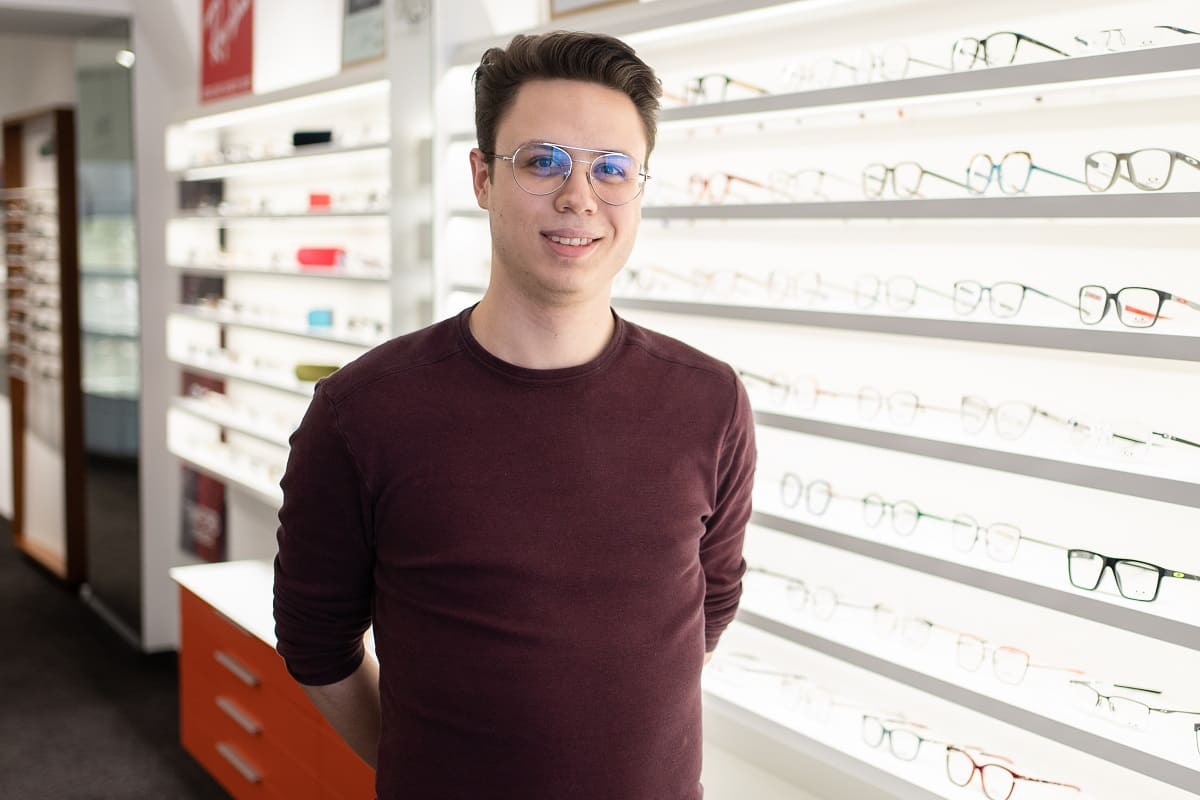 Florian Huber, Auszubildender der Augenoptik bei Gronde in Augsburg in der Maximilianstraße