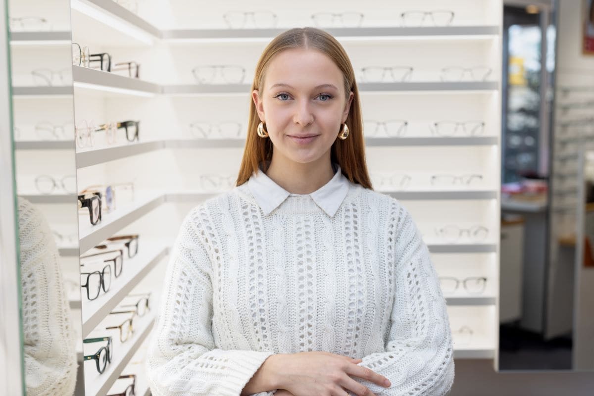 Charlotte Müller, Auszubildende Augenoptikerin bei Optiker GRONDE, Bobingen