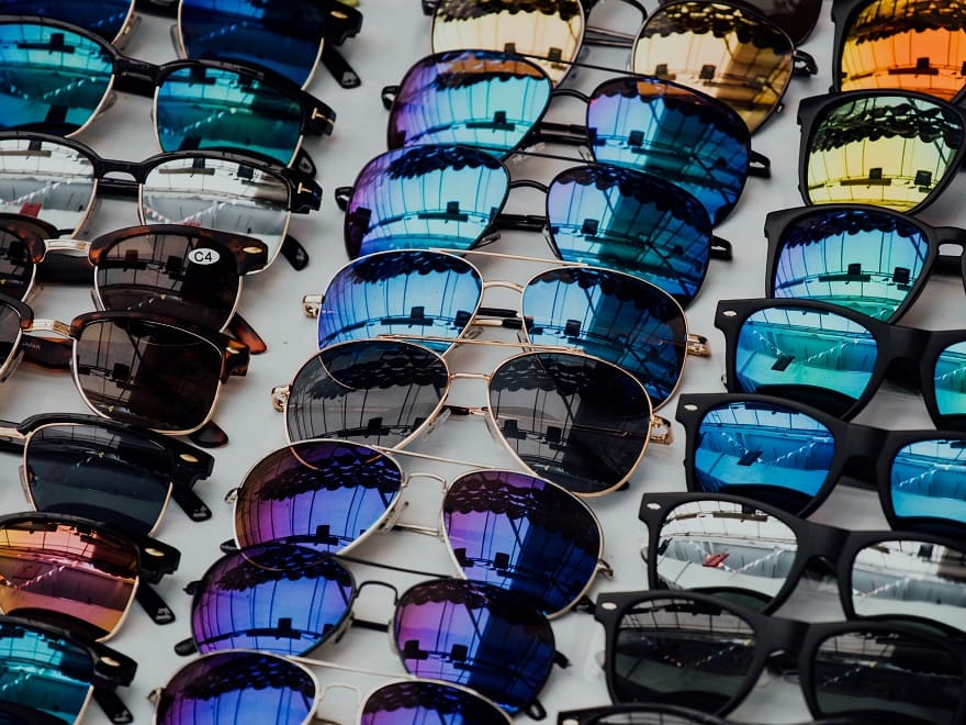 Sonnenbrillen mit farbigen Gläsern von Gronde