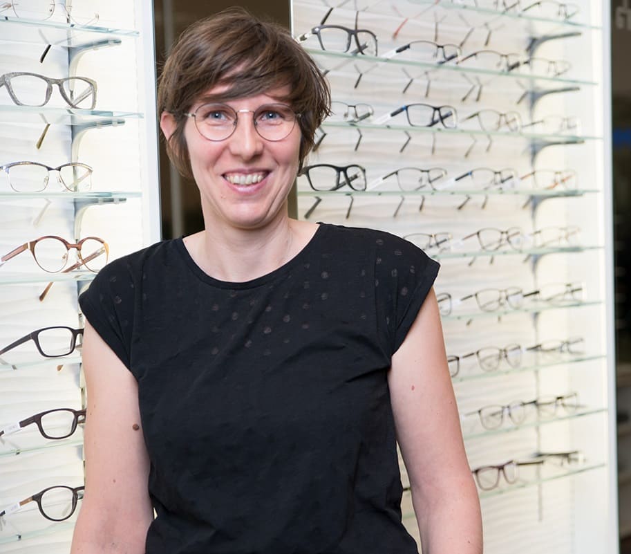 Martina Högg, Augenoptikerin und Kontaktlinsenspezialistin bei Optiker Gronde in Augsburg in der City-Galerie