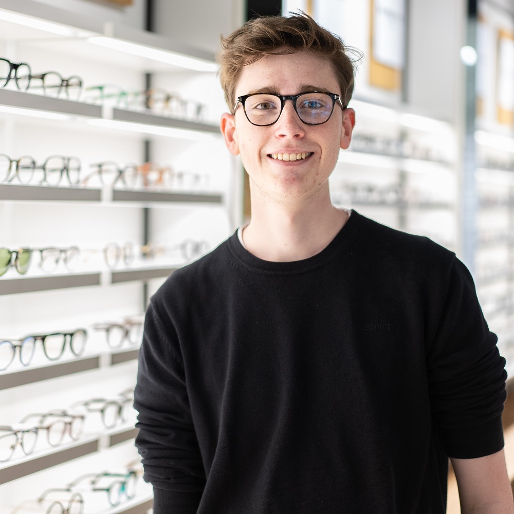 Nils Burlefinger, Augenoptiker bei Optiker GRONDE, Augsburg am Hauptbahnhof