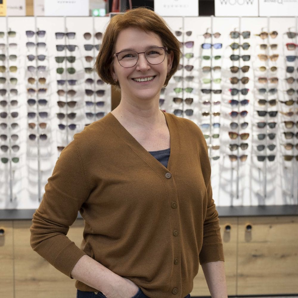 Birgit Brennförder, Augenoptikermeisterin und Filialleiterin bei Optiker GRONDE in Augsburg in der City-Galerie