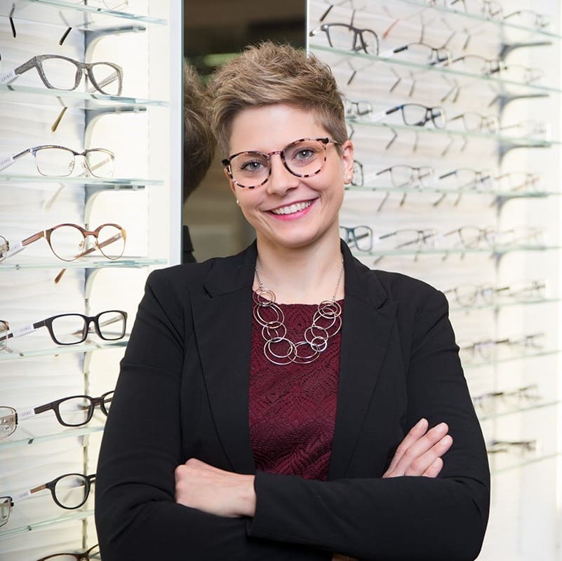 Stefanie Crämer, Augenoptikermeisterin & Kontaktlinsenspezialistin bei GRONDE Sehen & Hören in der City-Galerie Augsburg