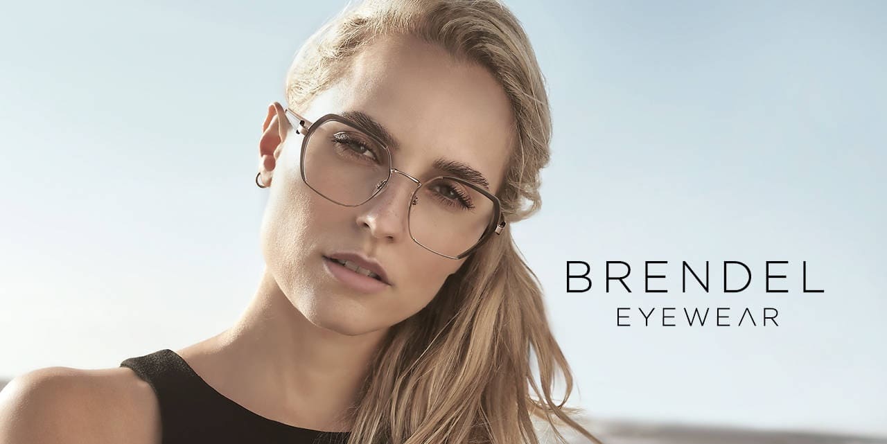 Schöne blonde Frau mit Brendel Brille von Optiker Gronde