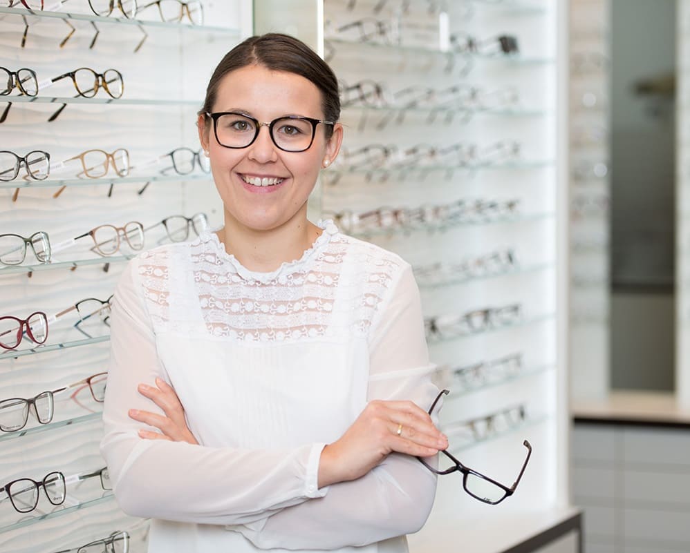 Julia Schneider, Augenoptikerin und Optometristin bei Optiker Gronde in Augsburg in der City-Galerie