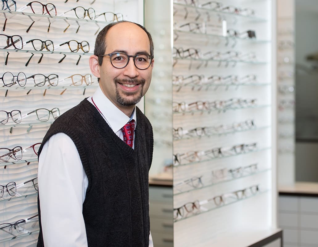Richard Ludwig, Augenoptiker und stellvertretender Leiter der Zentralwerkstatt bei Optiker GRONDE, Stadtbergen
