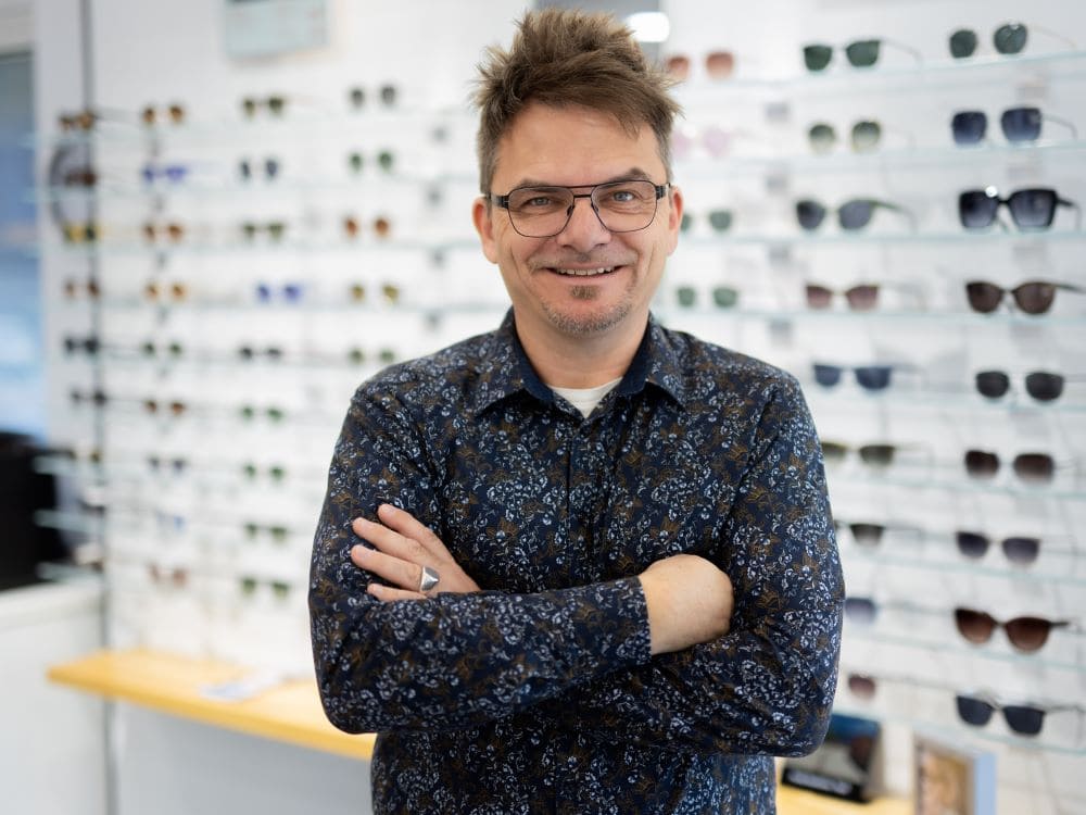 Oliver Lermer, stellvertretender Filialleiter, Augenoptikermeister und Kontaktlinsenspezialist bei Gronde in Bobingen