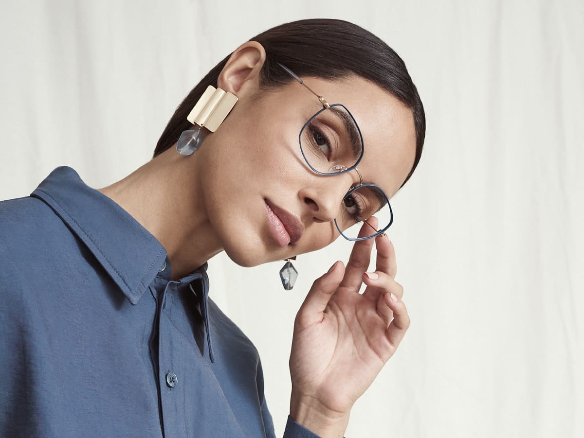 Frau trägt eine Brendel Eyewear 2021 Brille von GRONDE