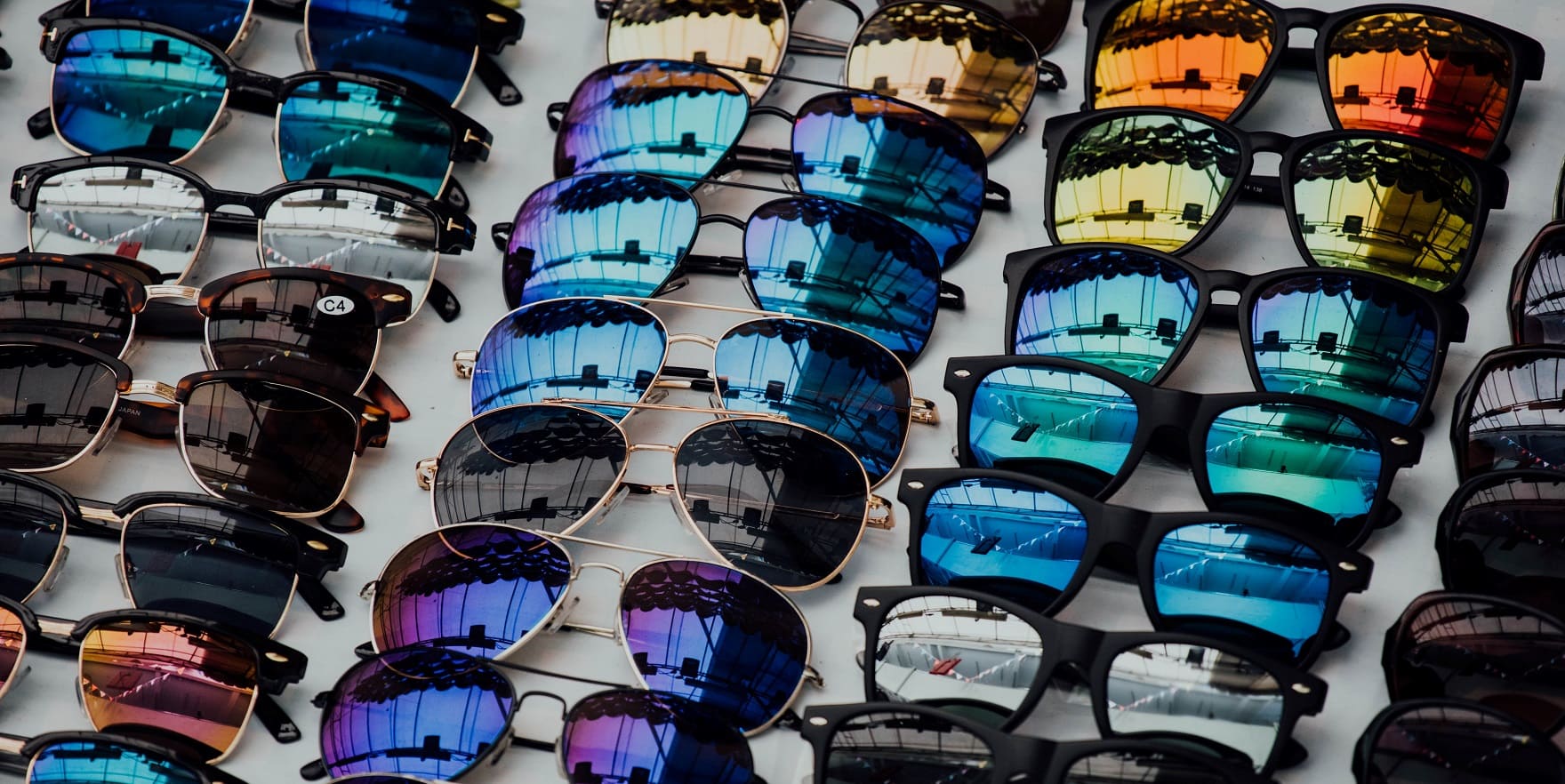 Sonnenbrillen mit farbigen Gläsern von Gronde