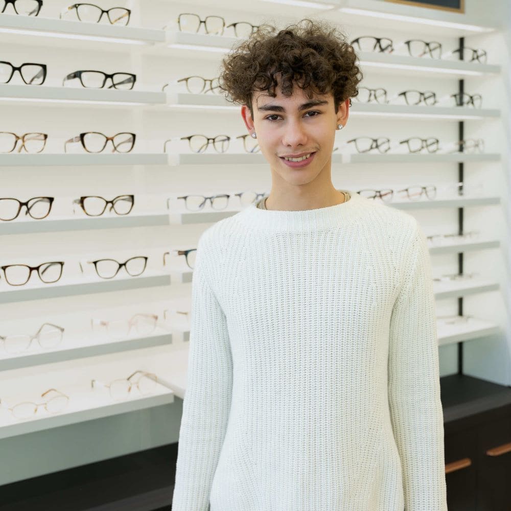 Nouri Ounaina, Auszubildender Augenoptiker bei Optiker Gronde, Königsbrunng