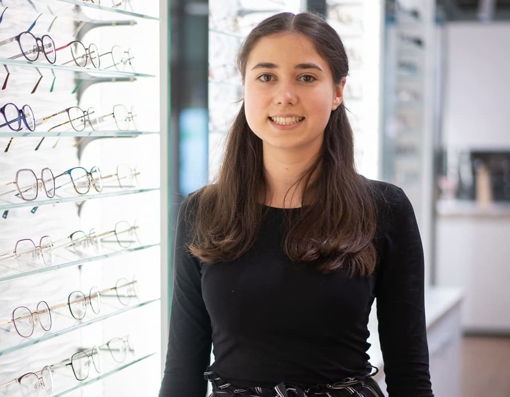 Emilie Rost, Auszubildende der Augenoptik bei Optiker Gronde, Augsburg, Schwabencenter