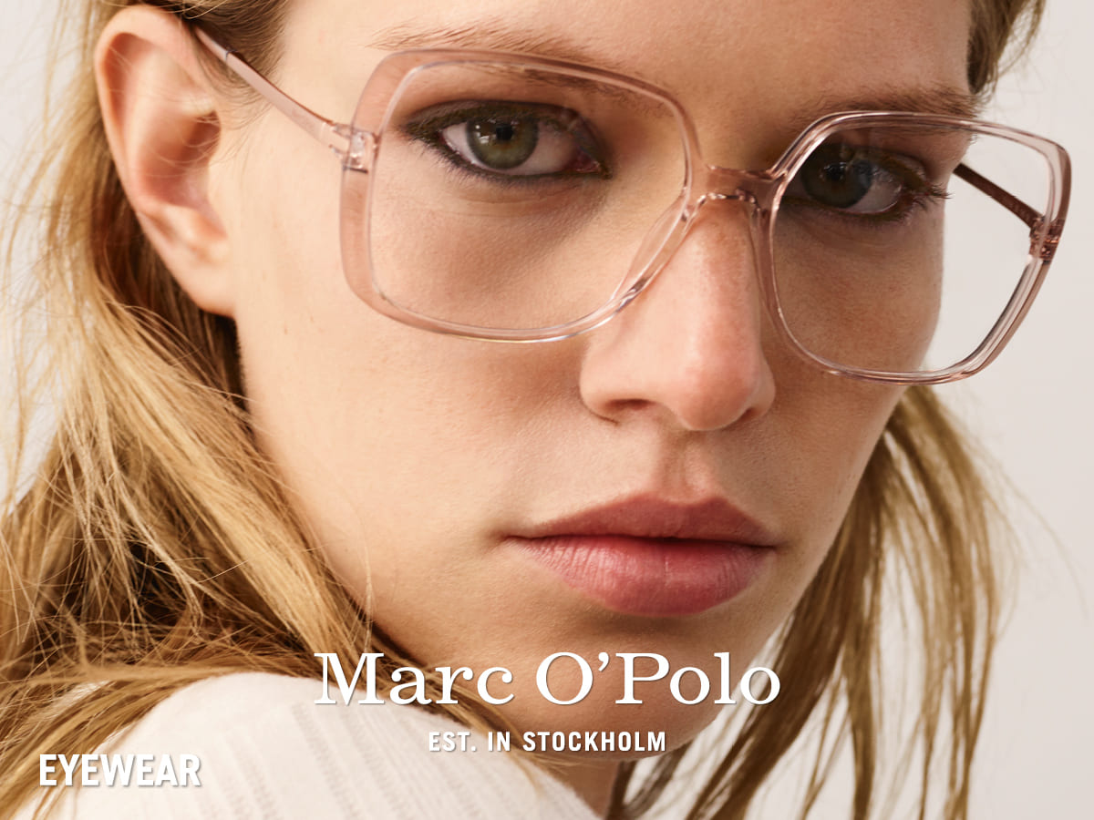 Junge Blondine mit großer zartrosa-transparenter Marc O'Polo-Brille von Optiker GRONDE