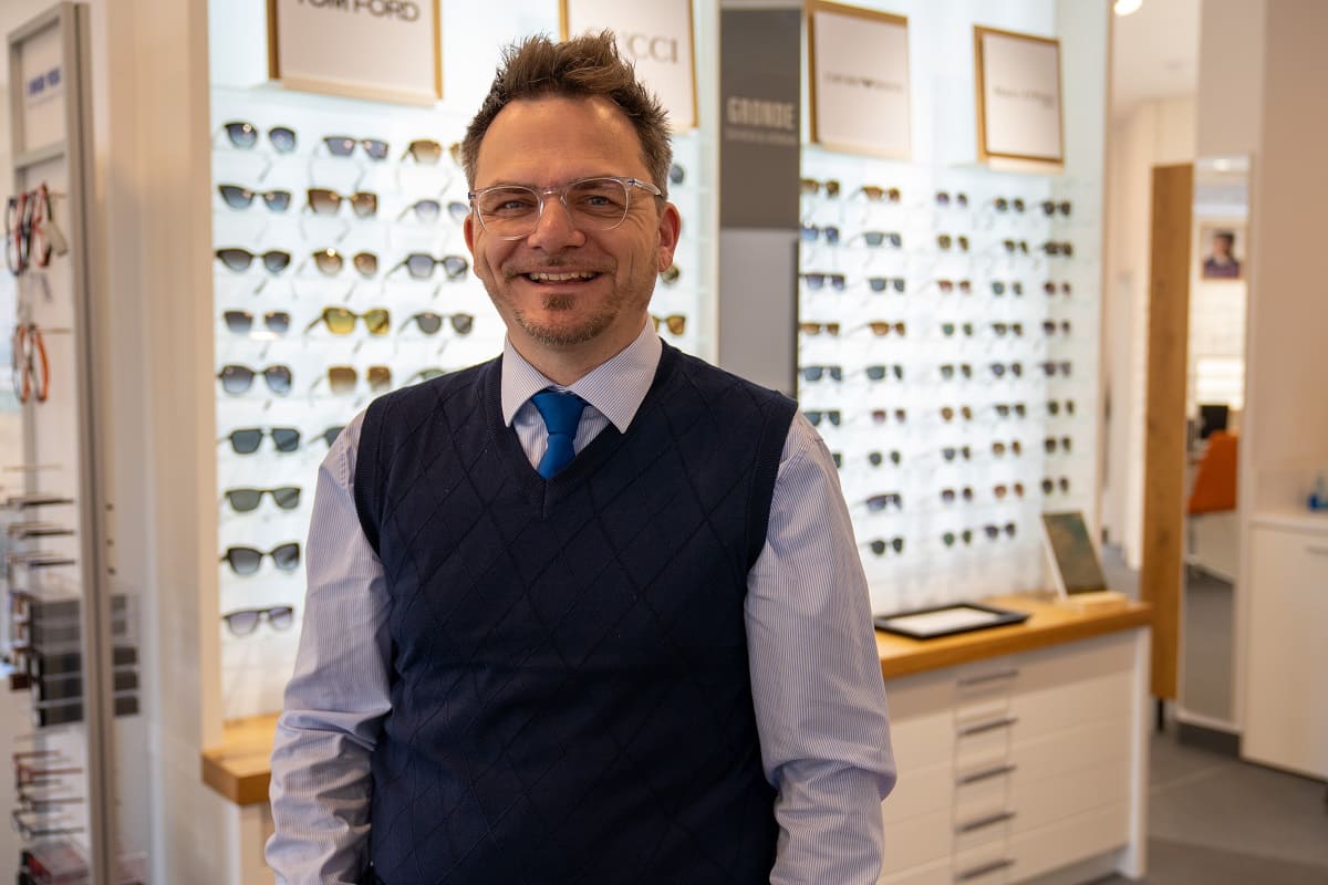 Oliver Lermer stellvertretender Filialleiter, Augenoptikermeister und Kontaktlinsenspezialist bei Gronde in Bobingen
