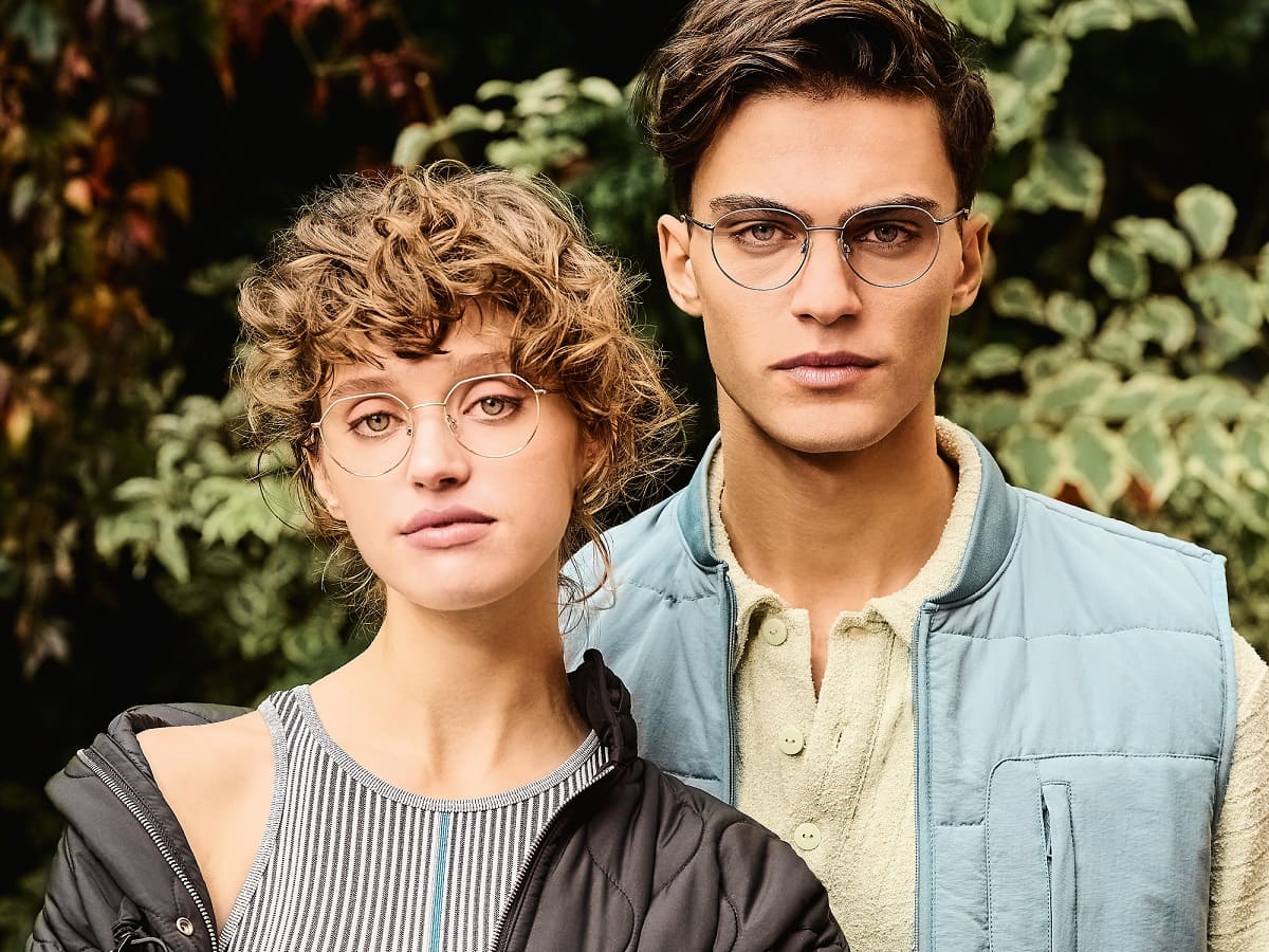 Junges Paar mit leichten Humphrey's Brille aus Metall von Optiker Gronde