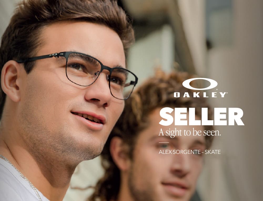 Junger Mann mit Oakley Brille Seller OX3248 von Optiker Gronde